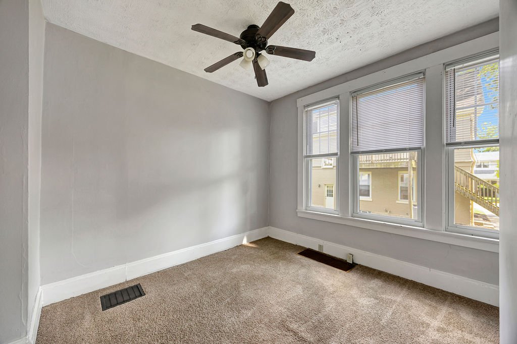 11a_214SPoplarBedroom.jpg
