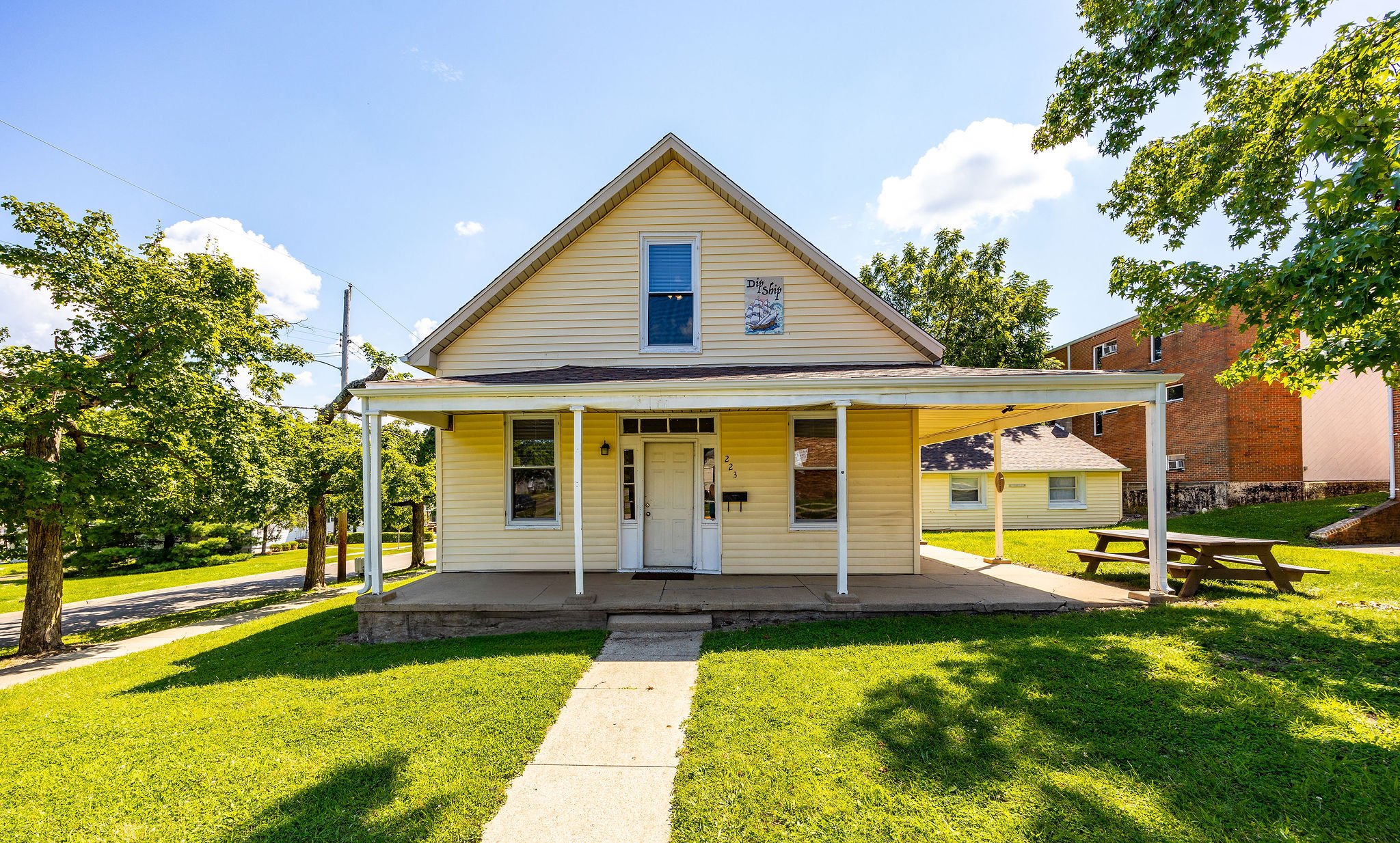 1_223 N Poplar Front.jpg