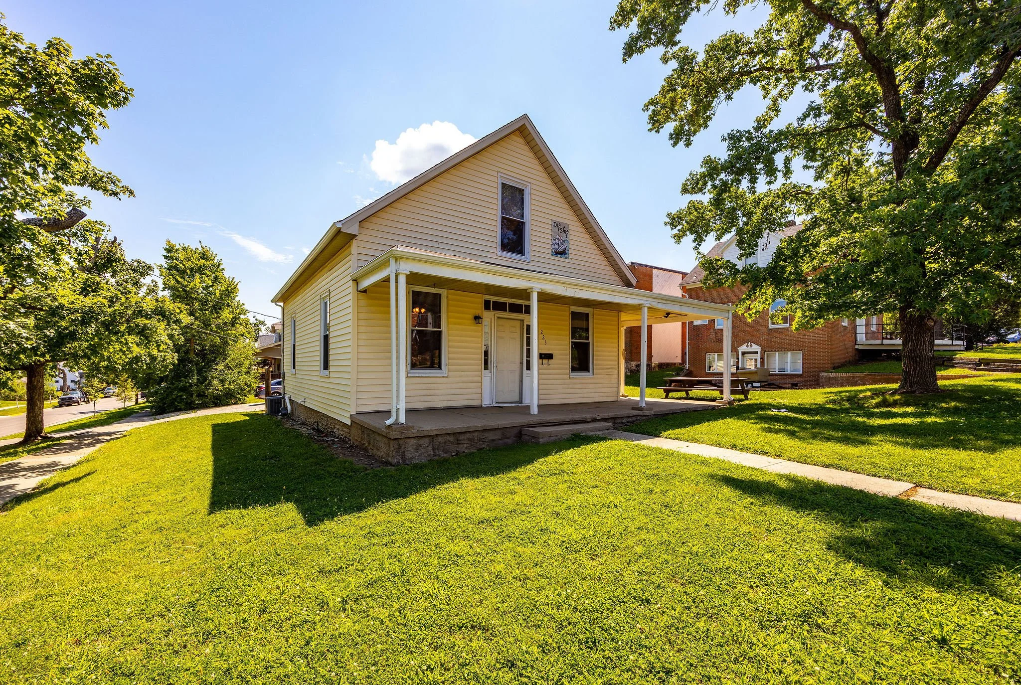 1a_223 N Poplar Front.jpg