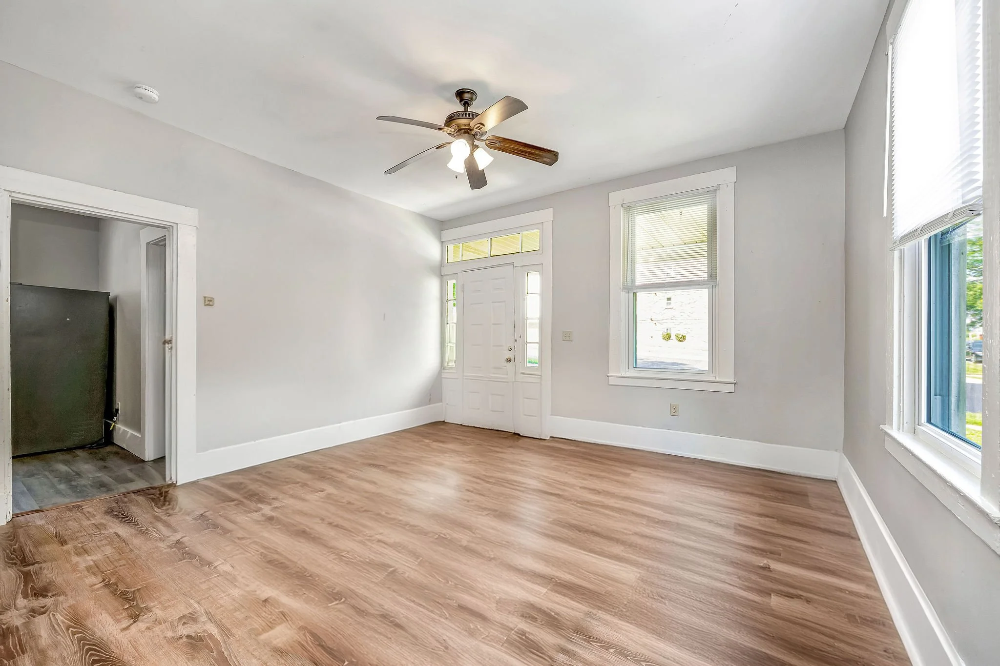 2c_223 N Poplar Living.jpg
