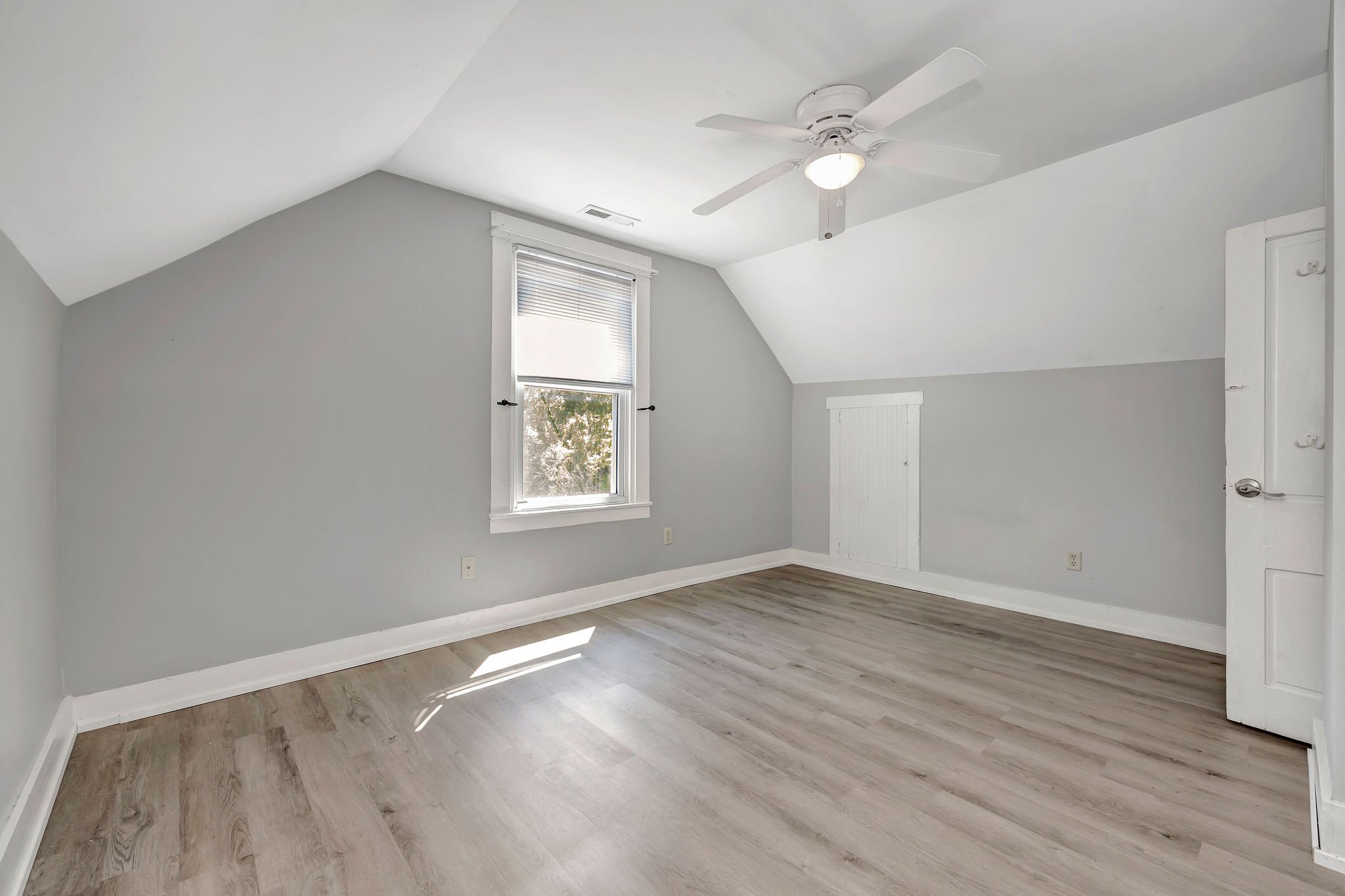 4a_223 N Poplar Bedroom.jpg