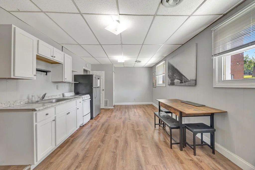 12_223 N Poplar Kitchen.jpg