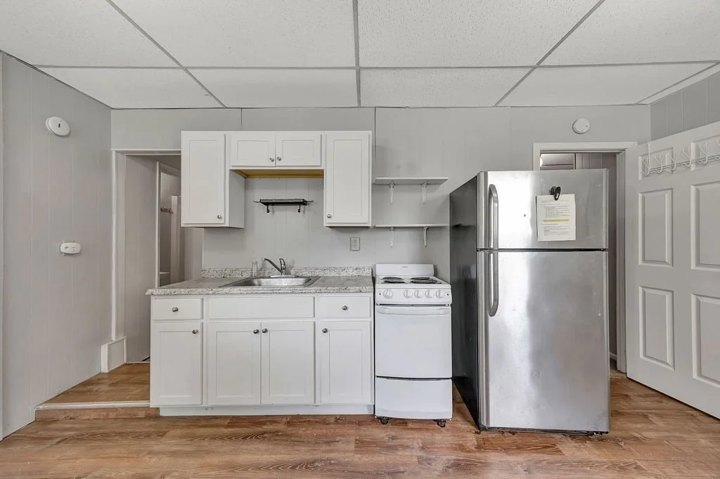 12a_223 N Poplar Kitchen.jpg