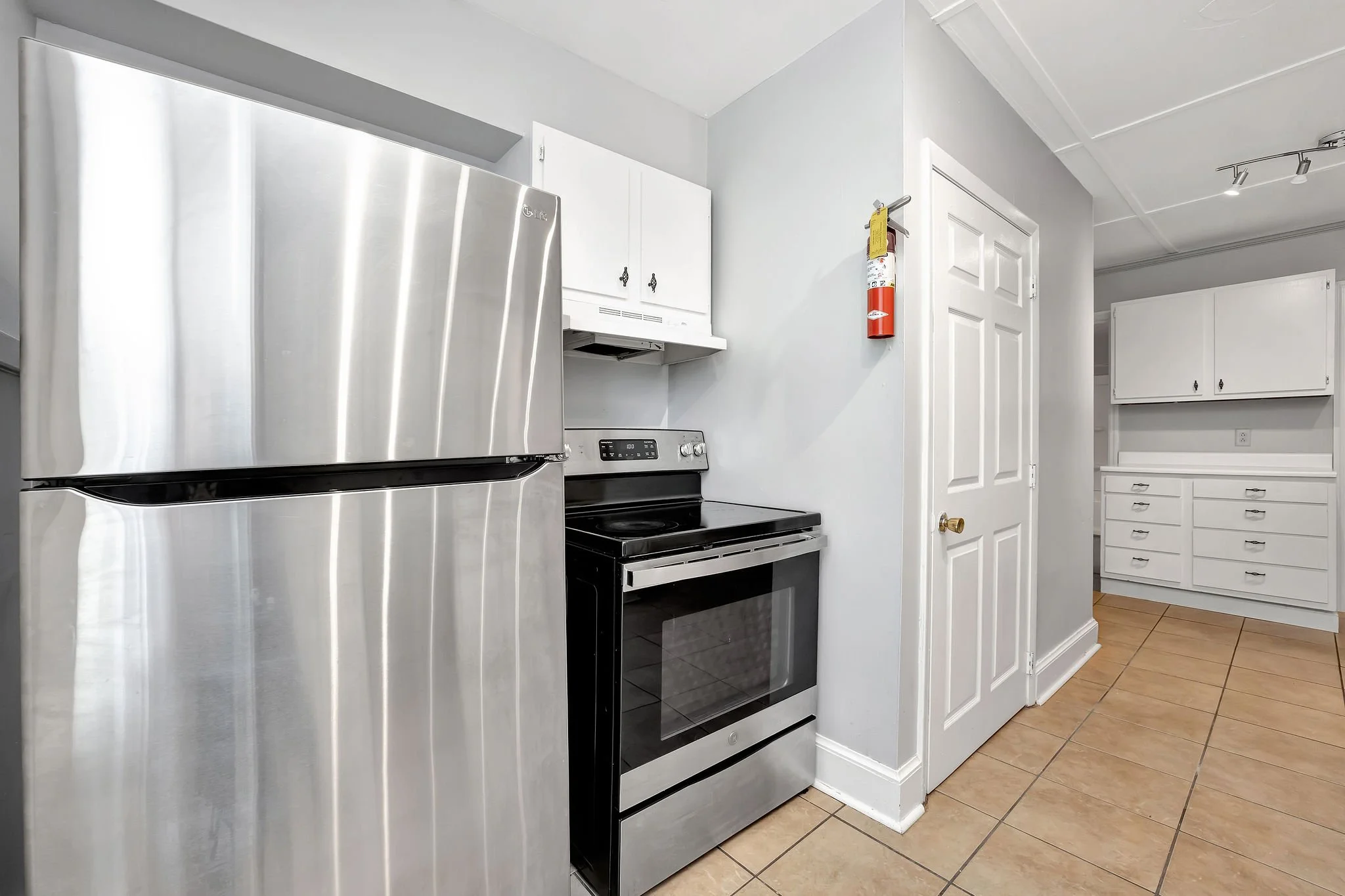 3b_115 W Collins Kitchen.jpg