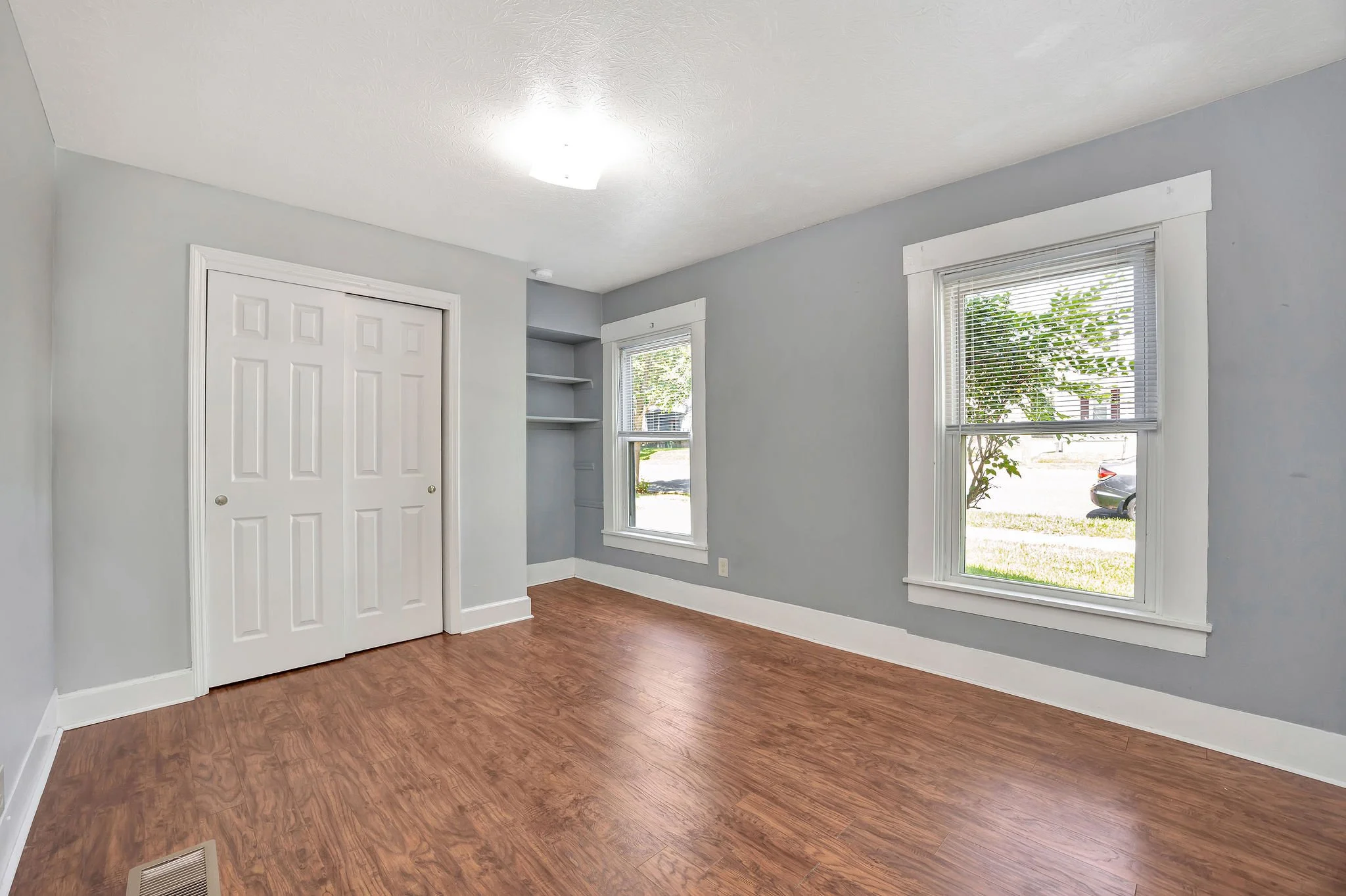 5a_115WCollinsBedroom.jpg