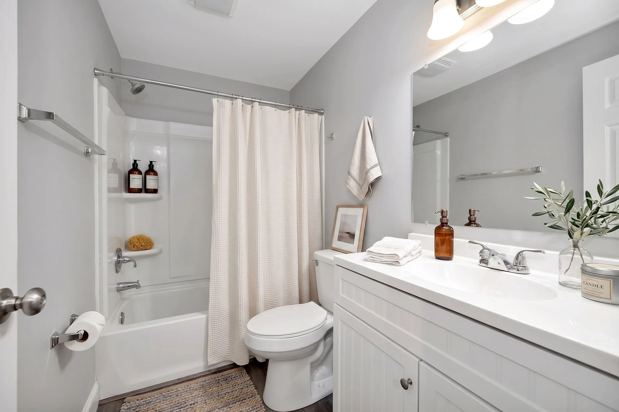 5b_115WCollinsBathroom.jpg