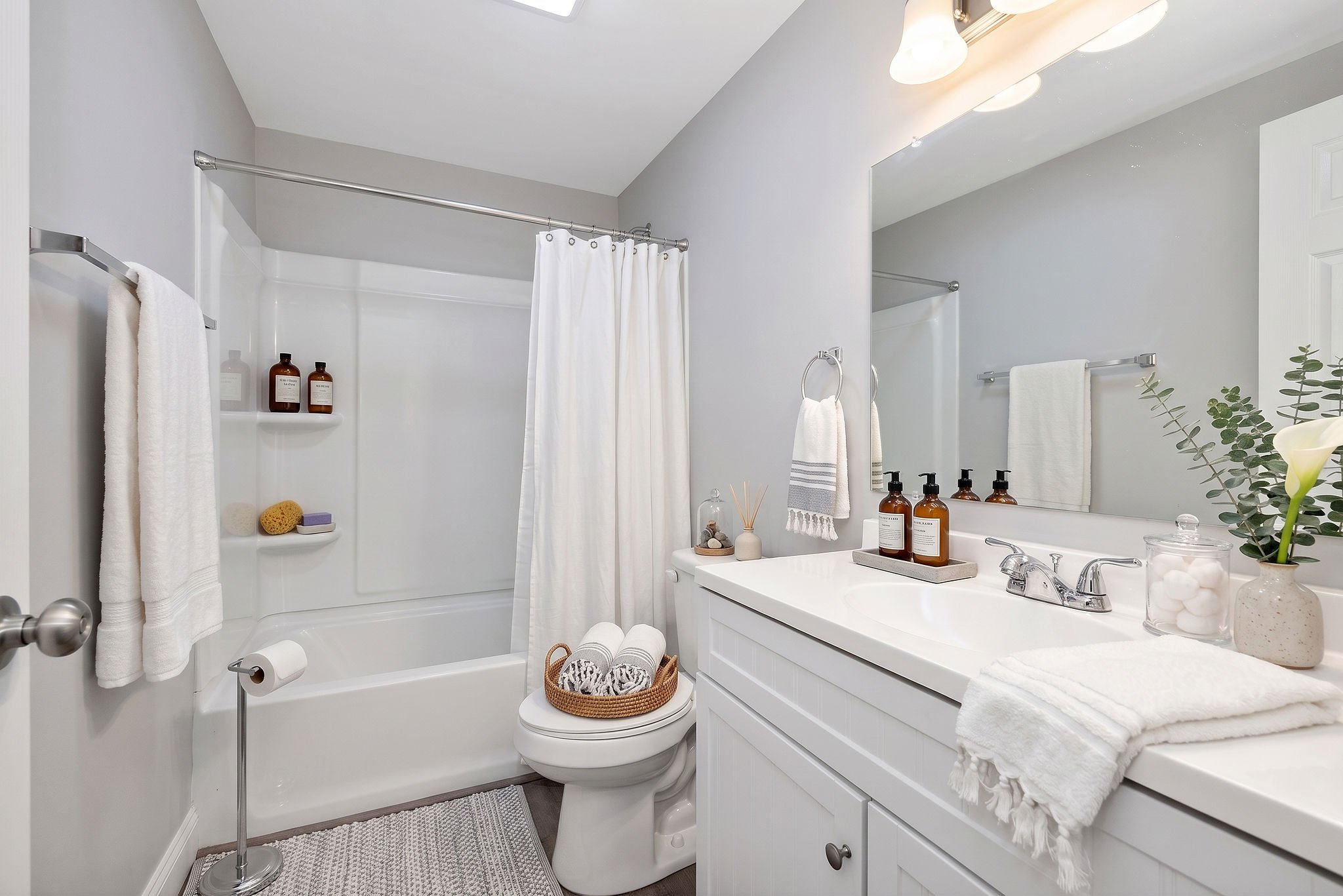 7_115 W Collins Bathroom 2.jpg