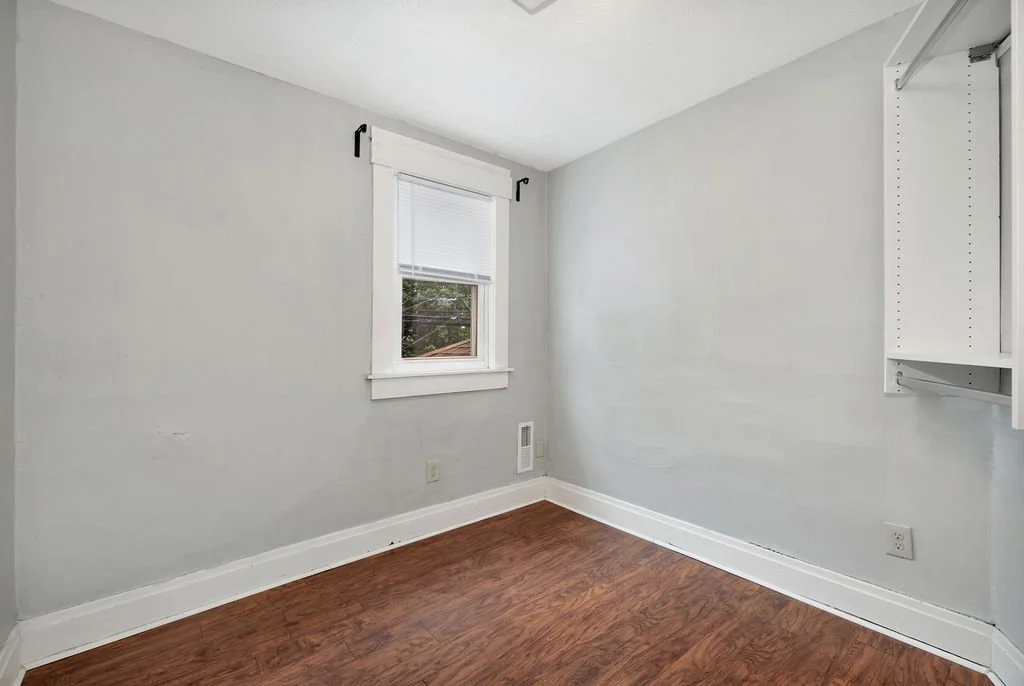 10a_115WCollinsBedroom.jpg