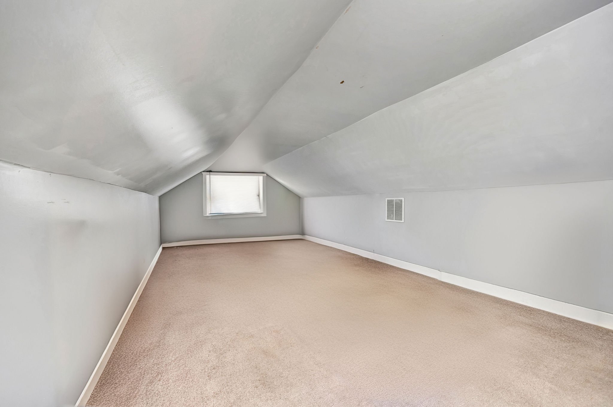 8a_26EVineBedroom.jpg