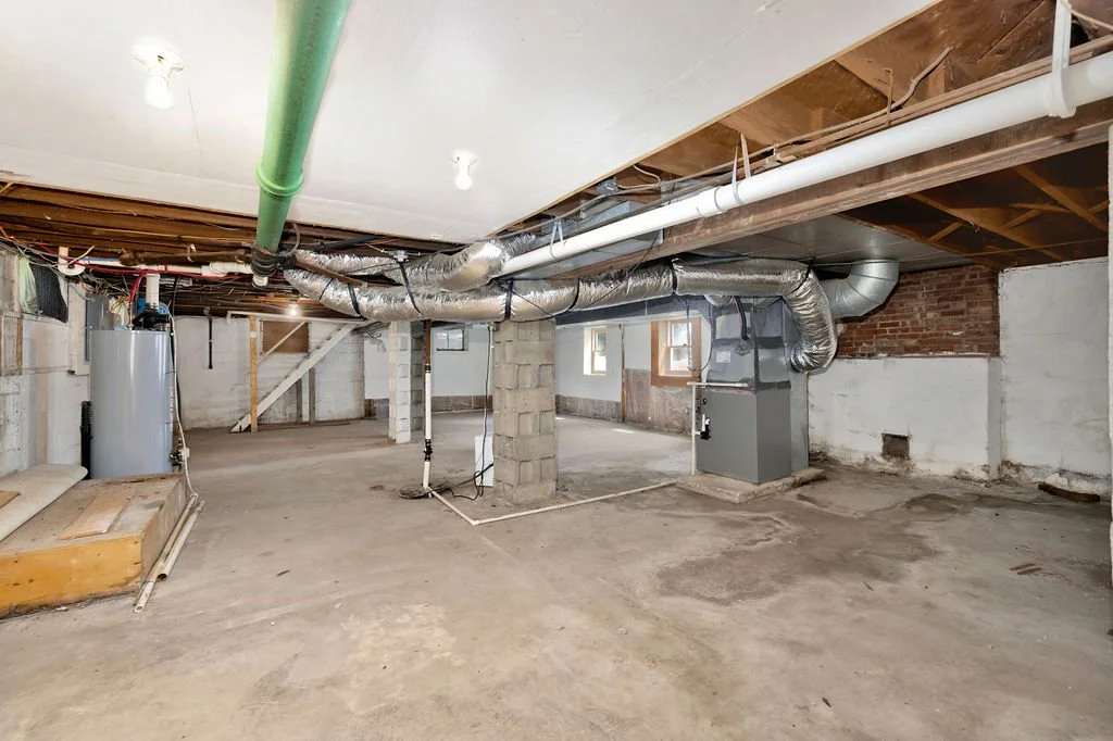 10a_26EVine Basement.jpg