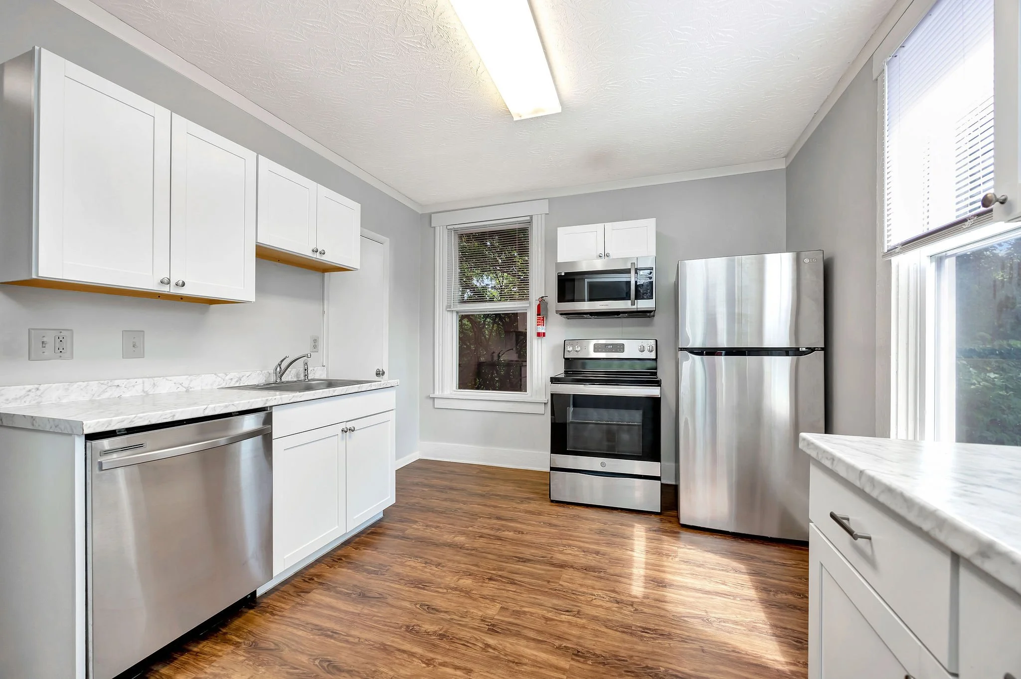 3_106WVine Kitchen.jpg