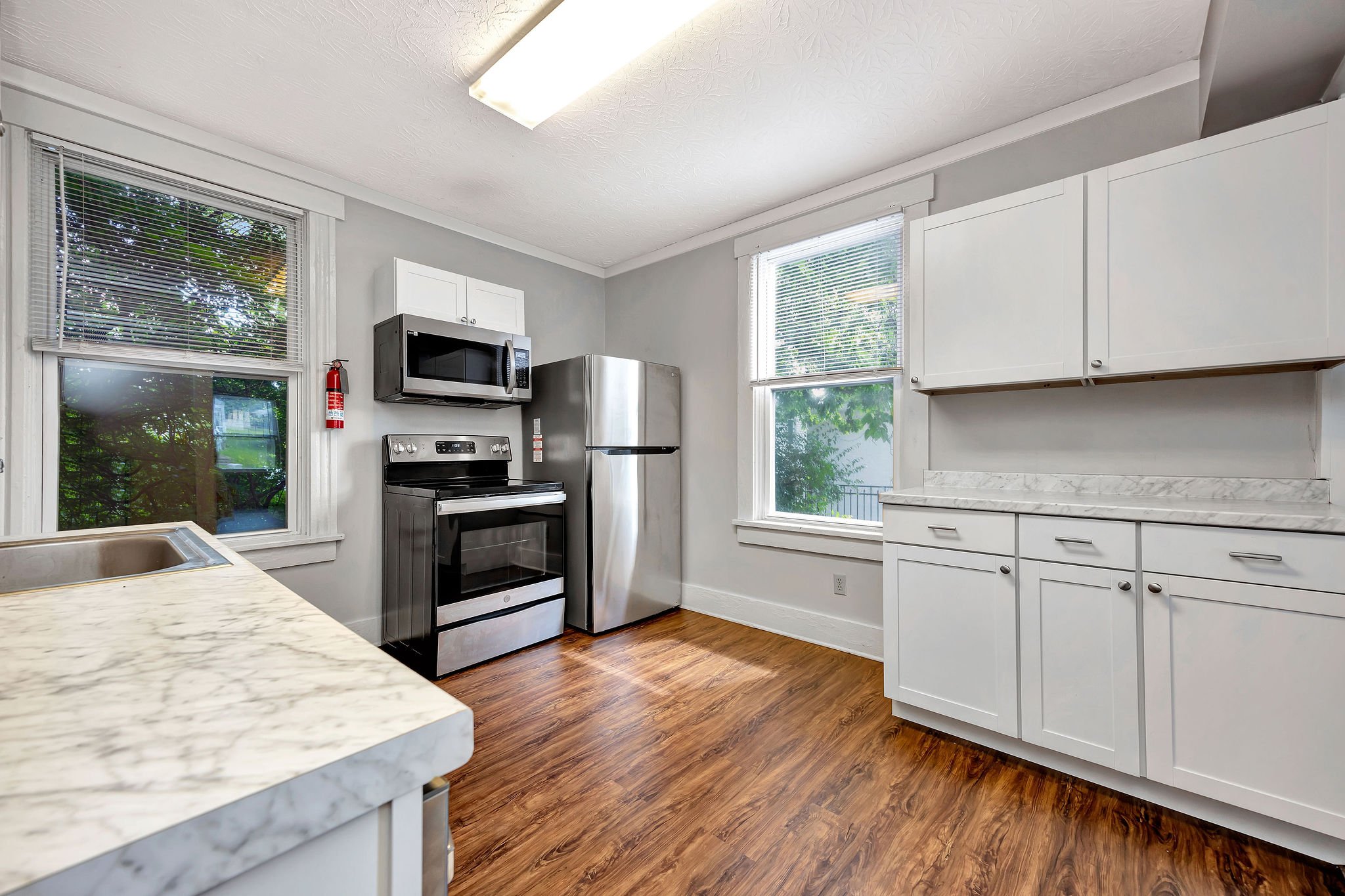 3a_106WVine Kitchen.jpg