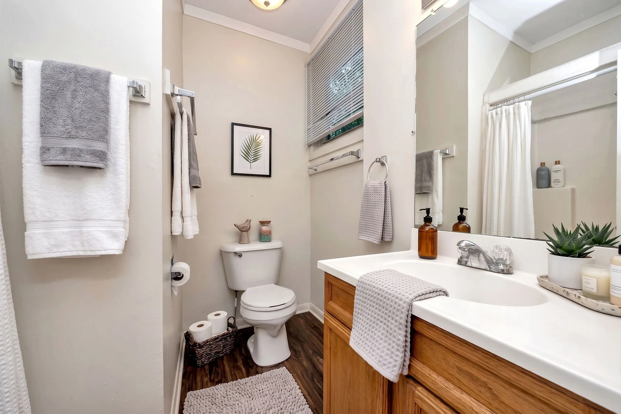 5_106108 W Vine Bathroom.jpg