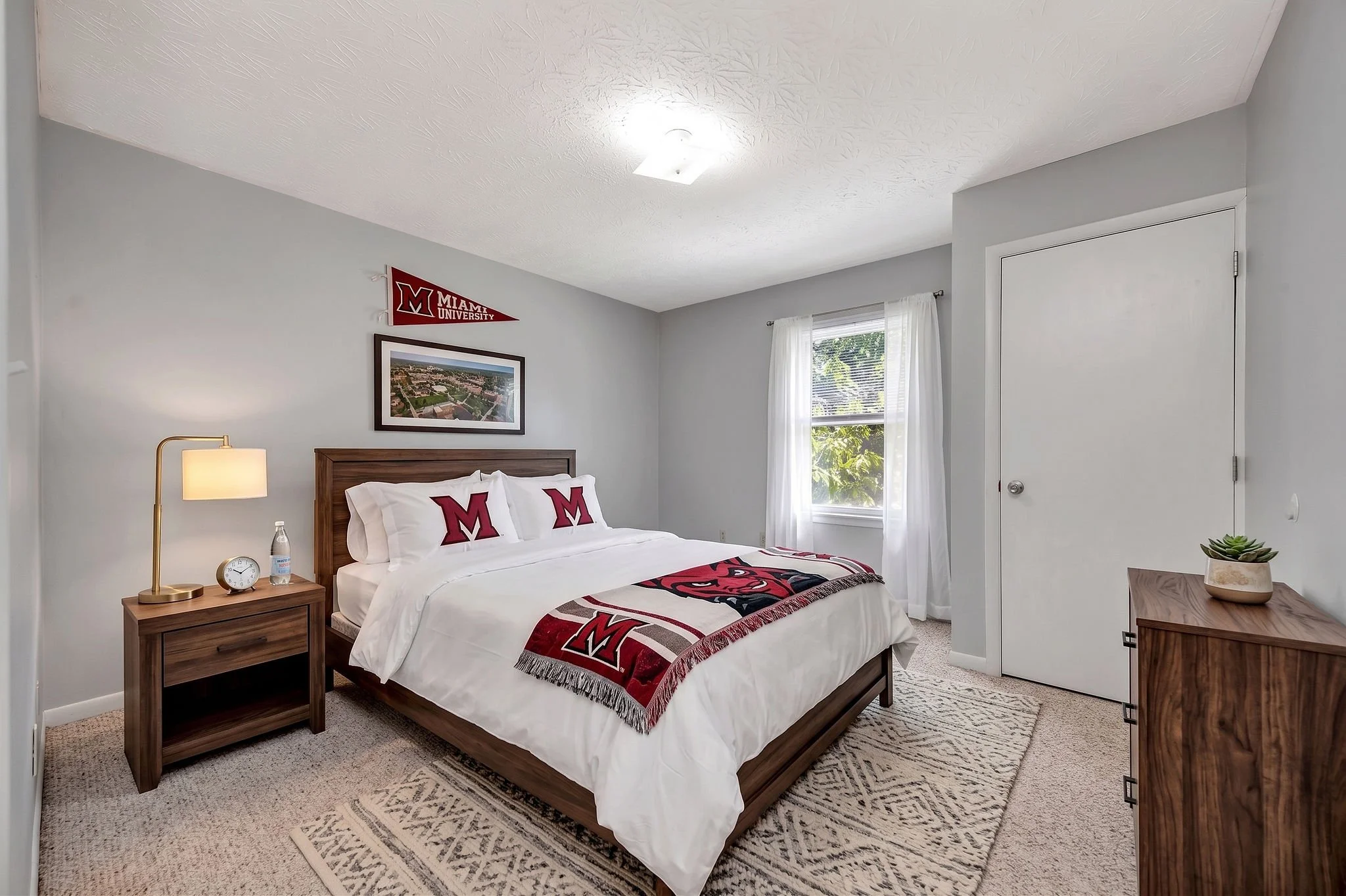 6_106WVine Bedroom 2.jpg