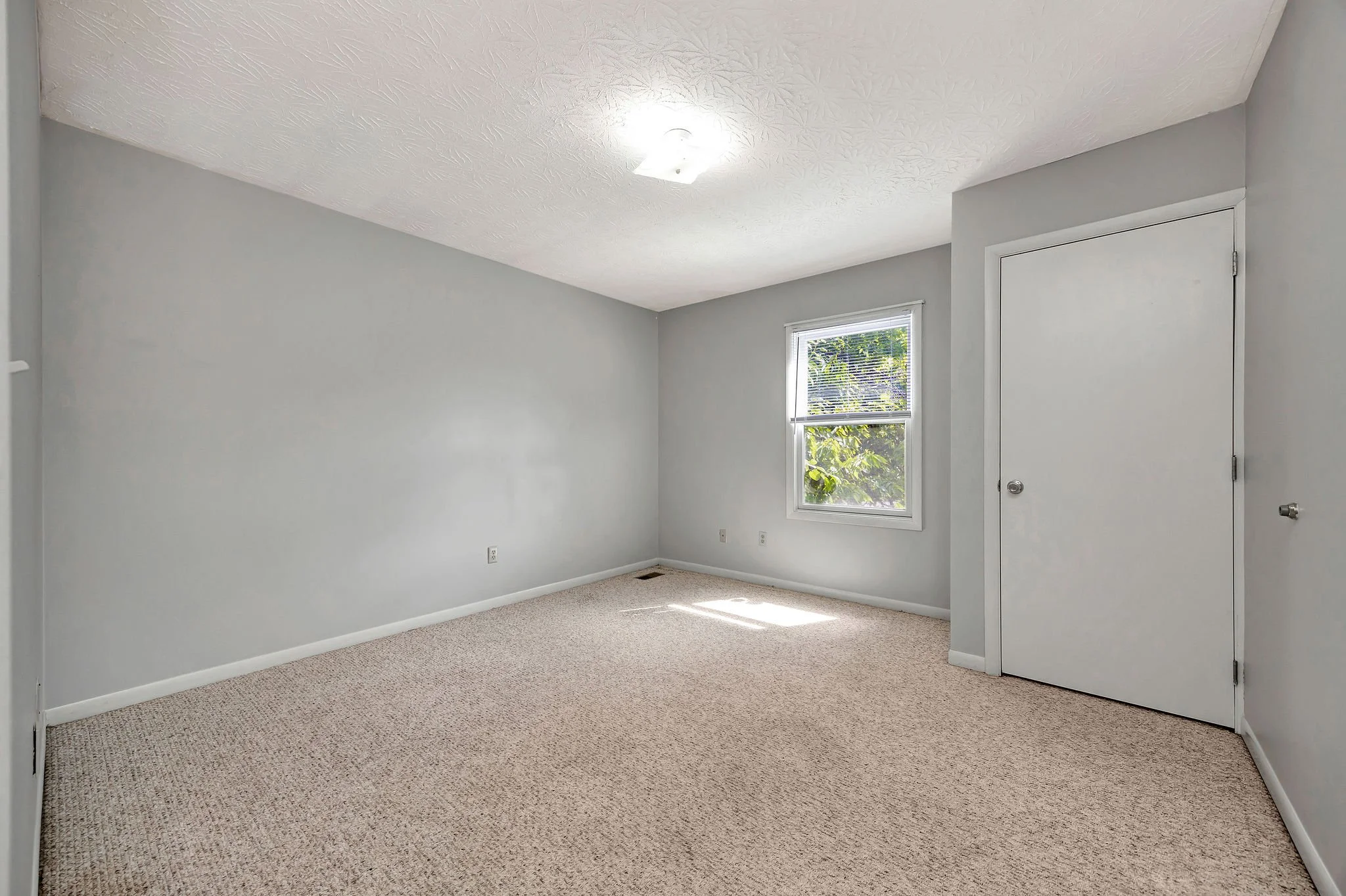 6a_106108WVineBedroom.jpg