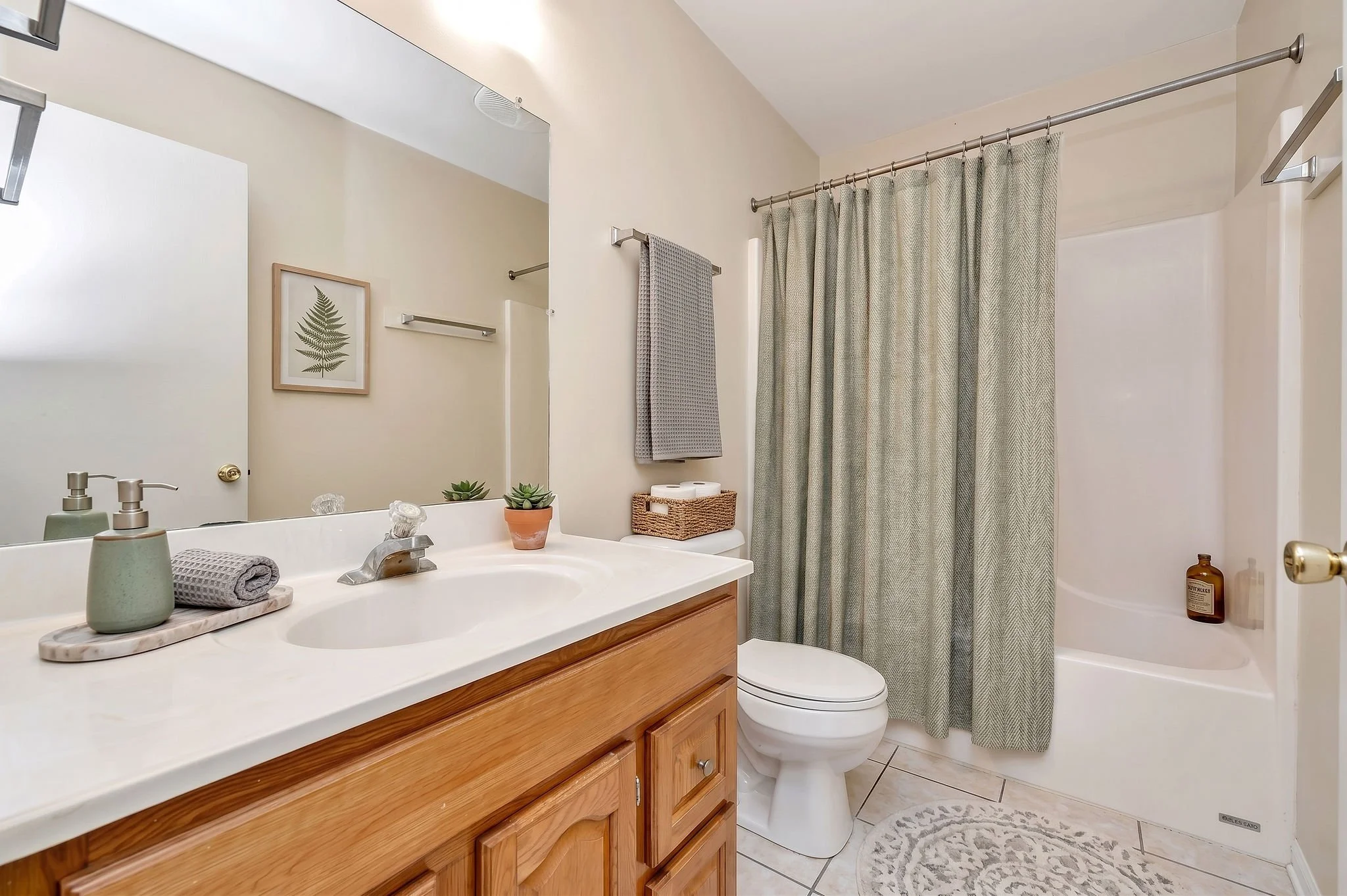 7_106108 W Vine Bathroom.jpg