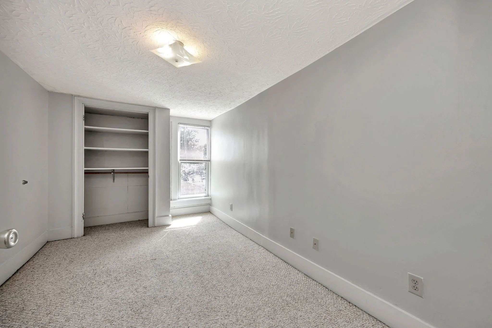 8a_106108WVineBedroom.jpg