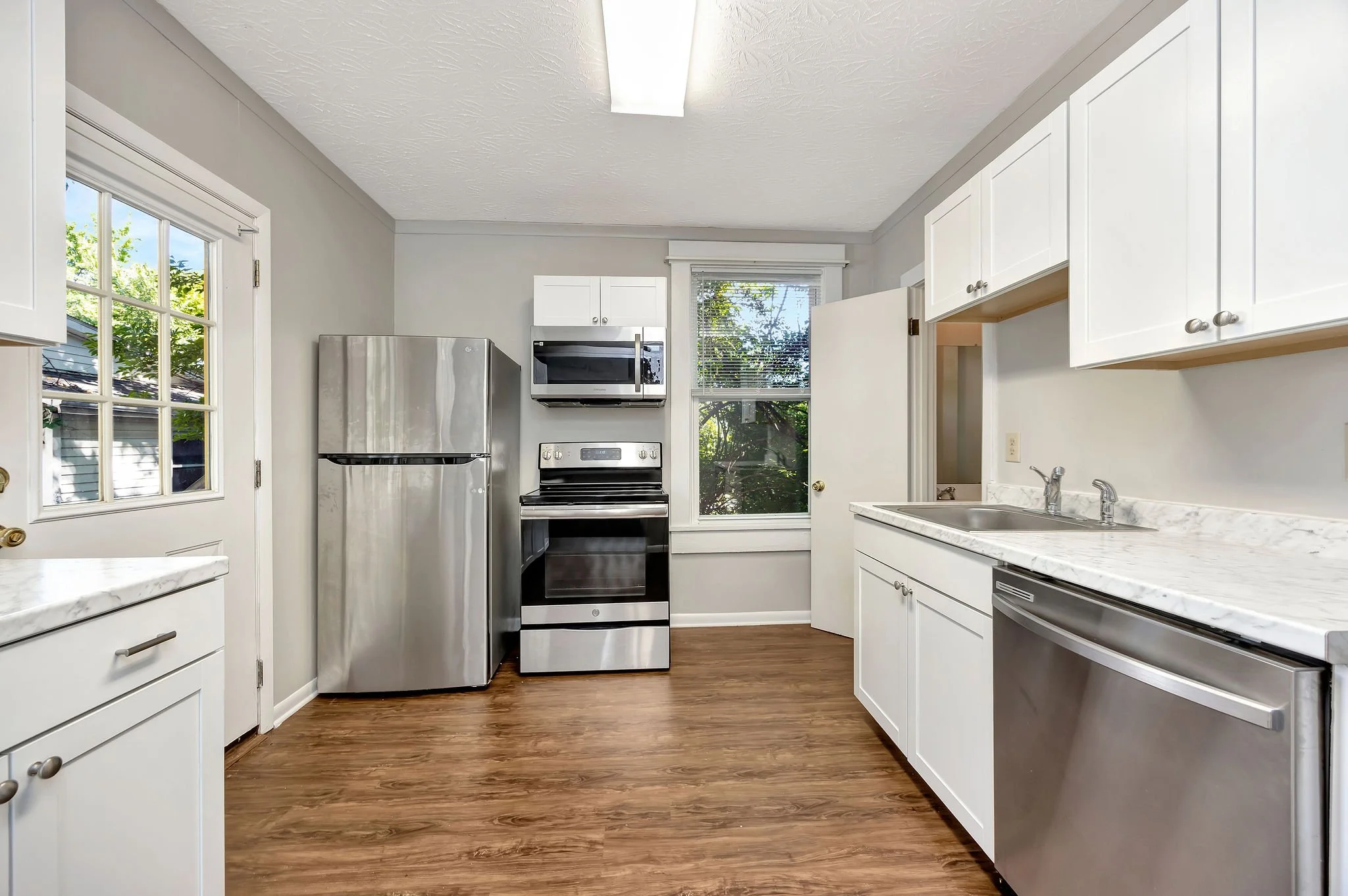 12_106108 W Vine Kitchen.jpg