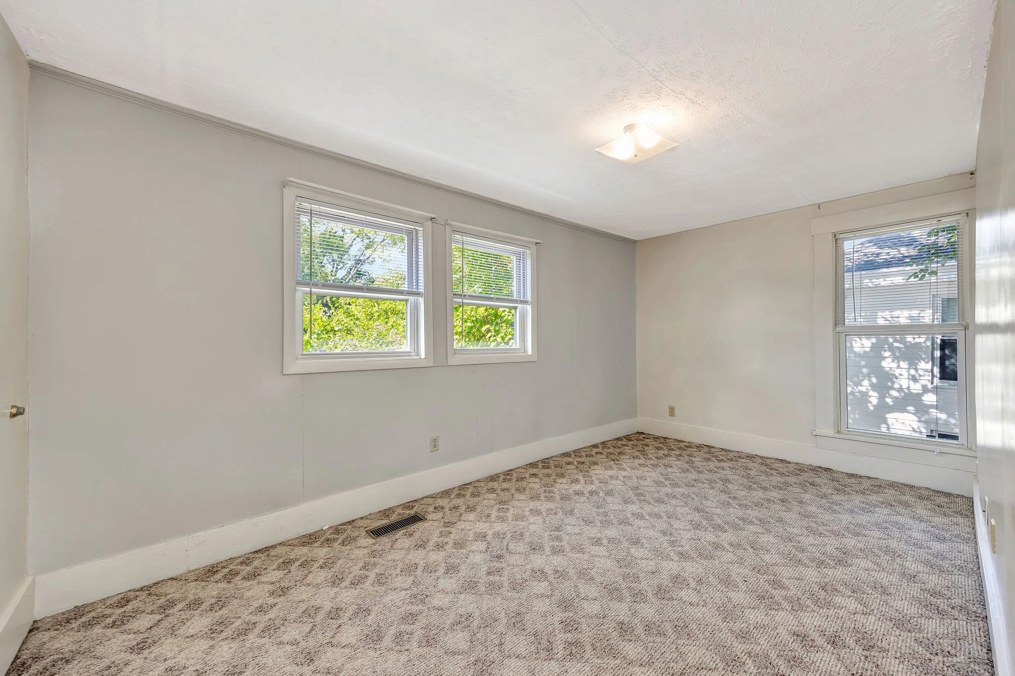 13b_106108WVineBedroom.jpg