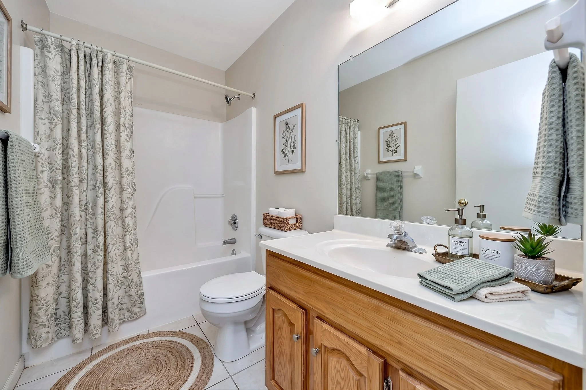 15_108wVine Bathroom.jpg