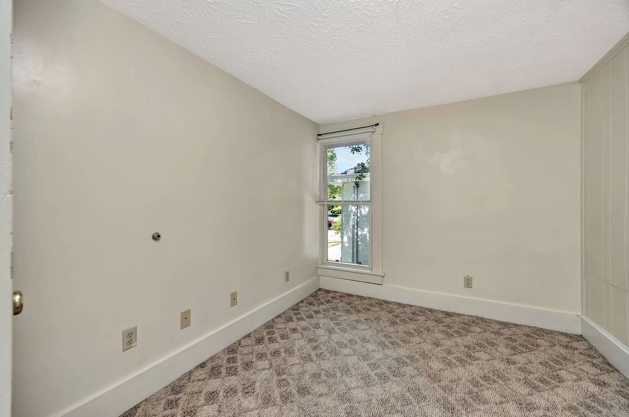 17a_106108WVineBedroom.jpg