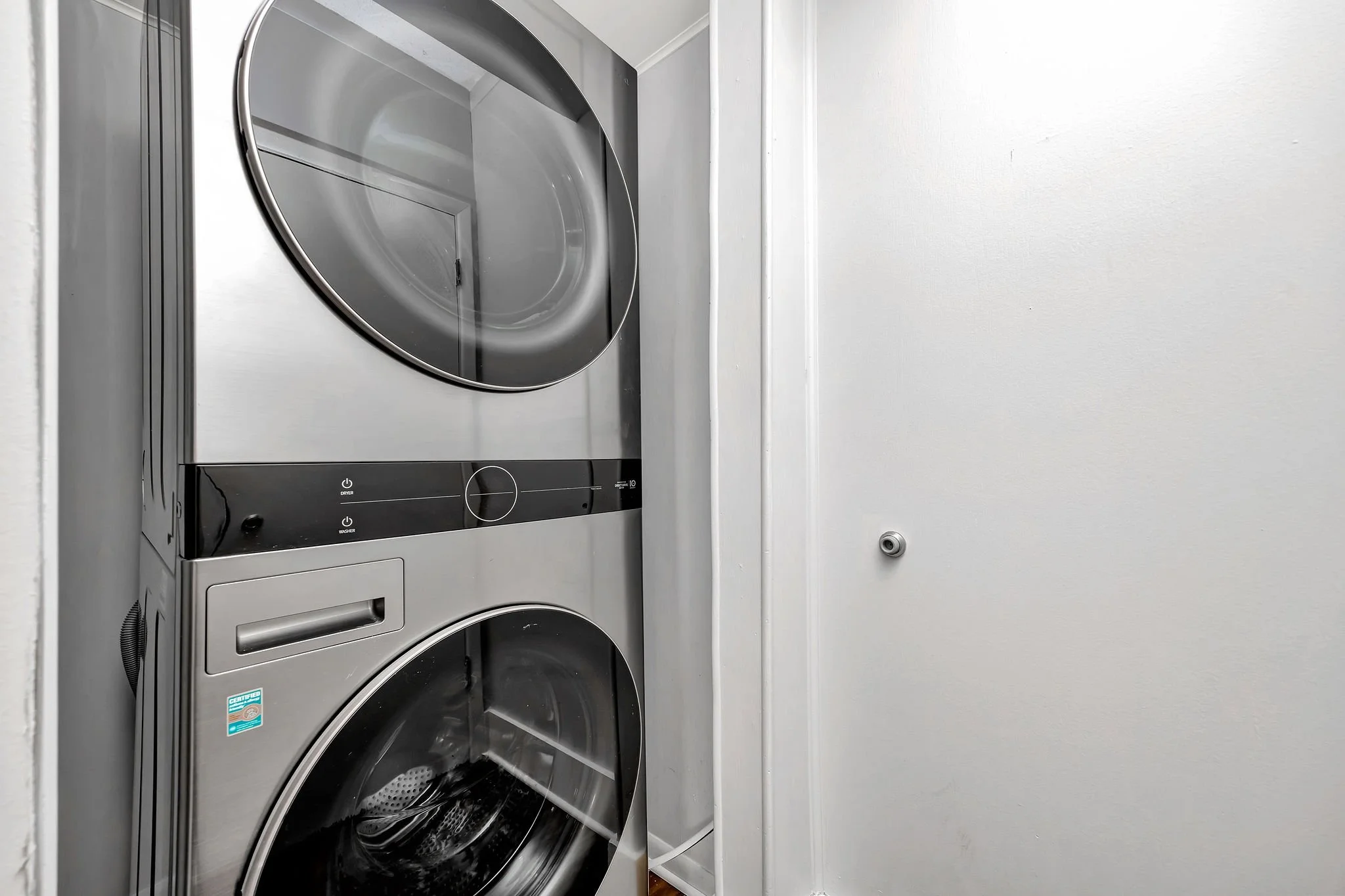 19_106108 W Vine Laundry (2).jpg