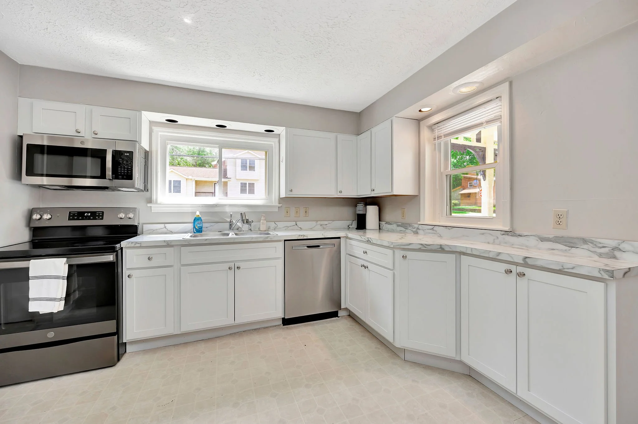 3a_130Vine Kitchen.jpg