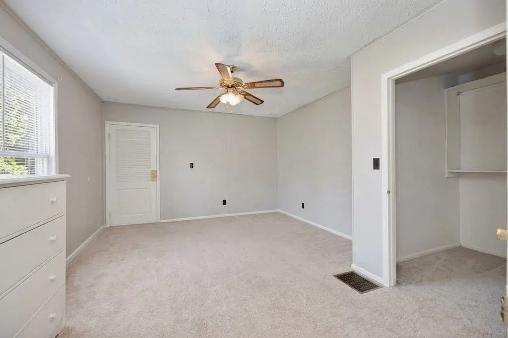 6a_130WVineBedroom.jpg