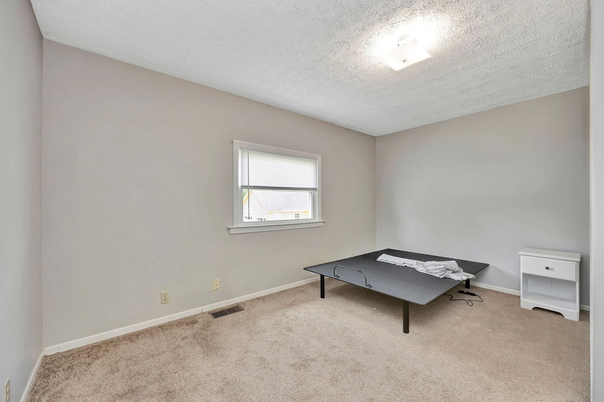 8a_130WVineBedroom.jpg