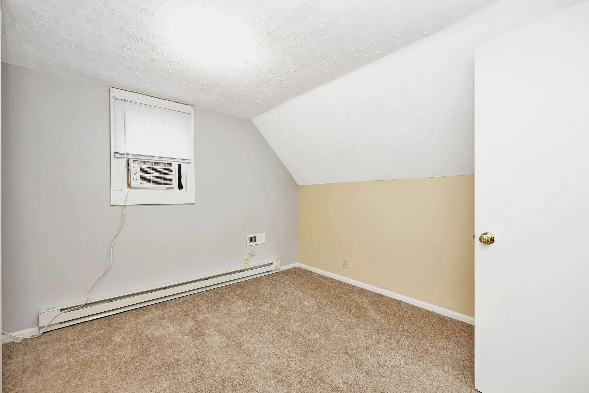 10a_130WVineBedroom.jpg