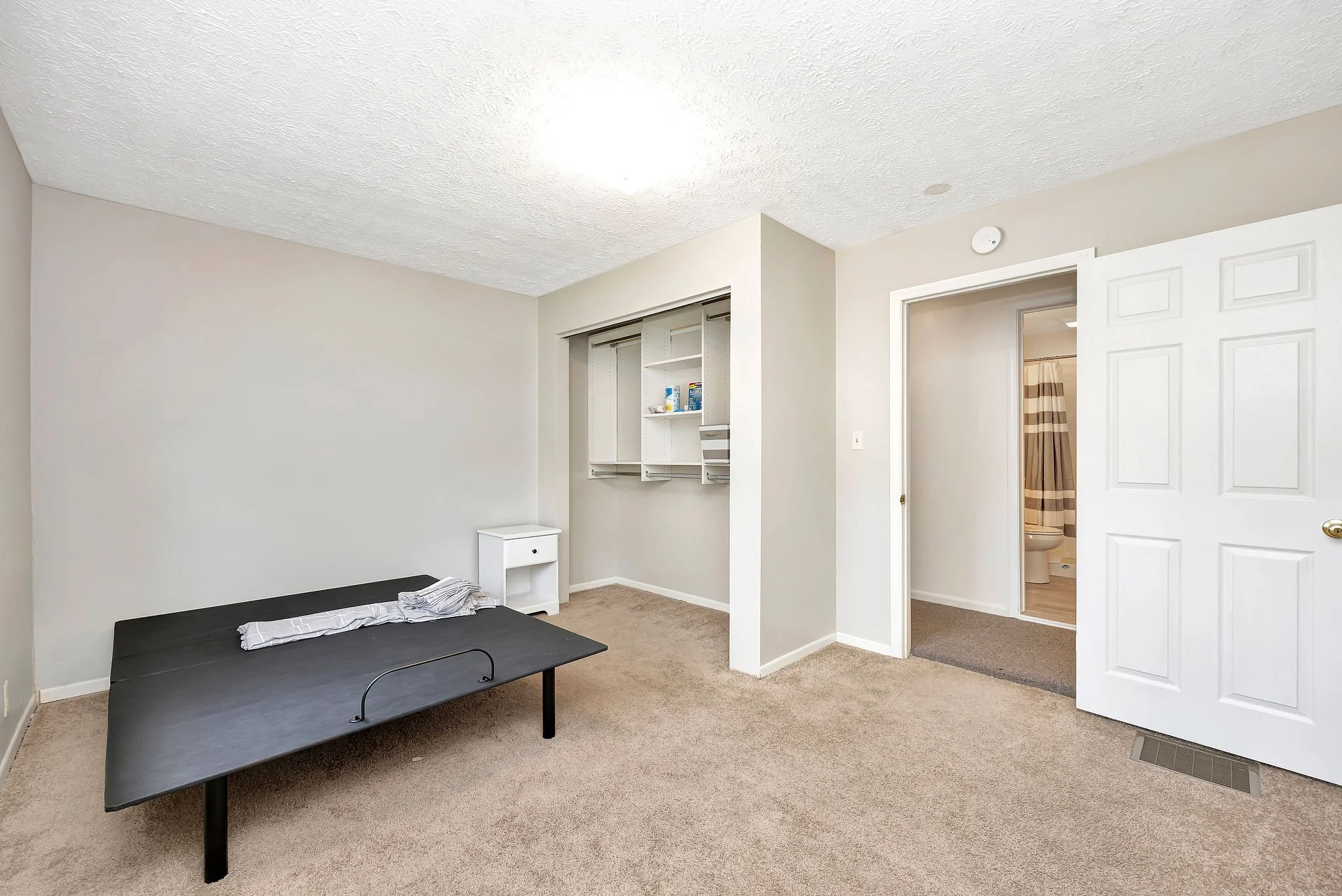 11a_130WVine Bedroom.jpg