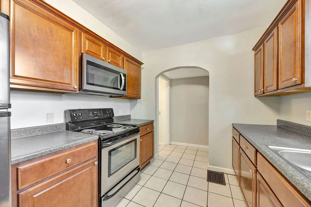 5b_28EVine Kitchen.jpg