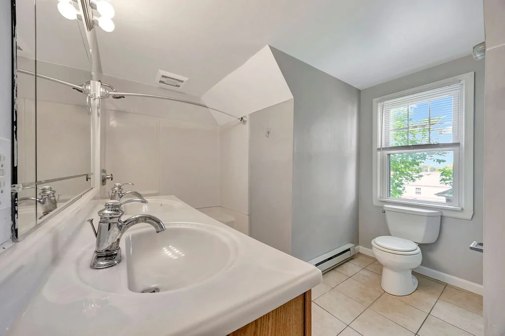 11a_Bathroom.jpg