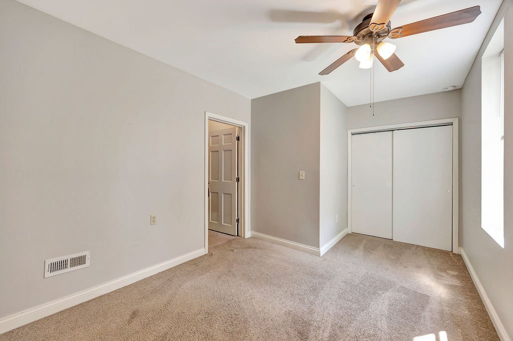 12a_28EVineBedroom.jpg