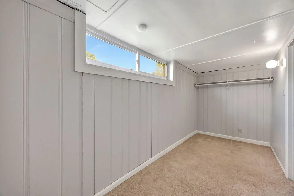 14a_28 E Vine Closet.jpg