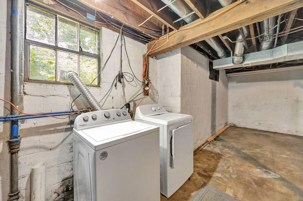 15_28 E Vine Laundry.jpg