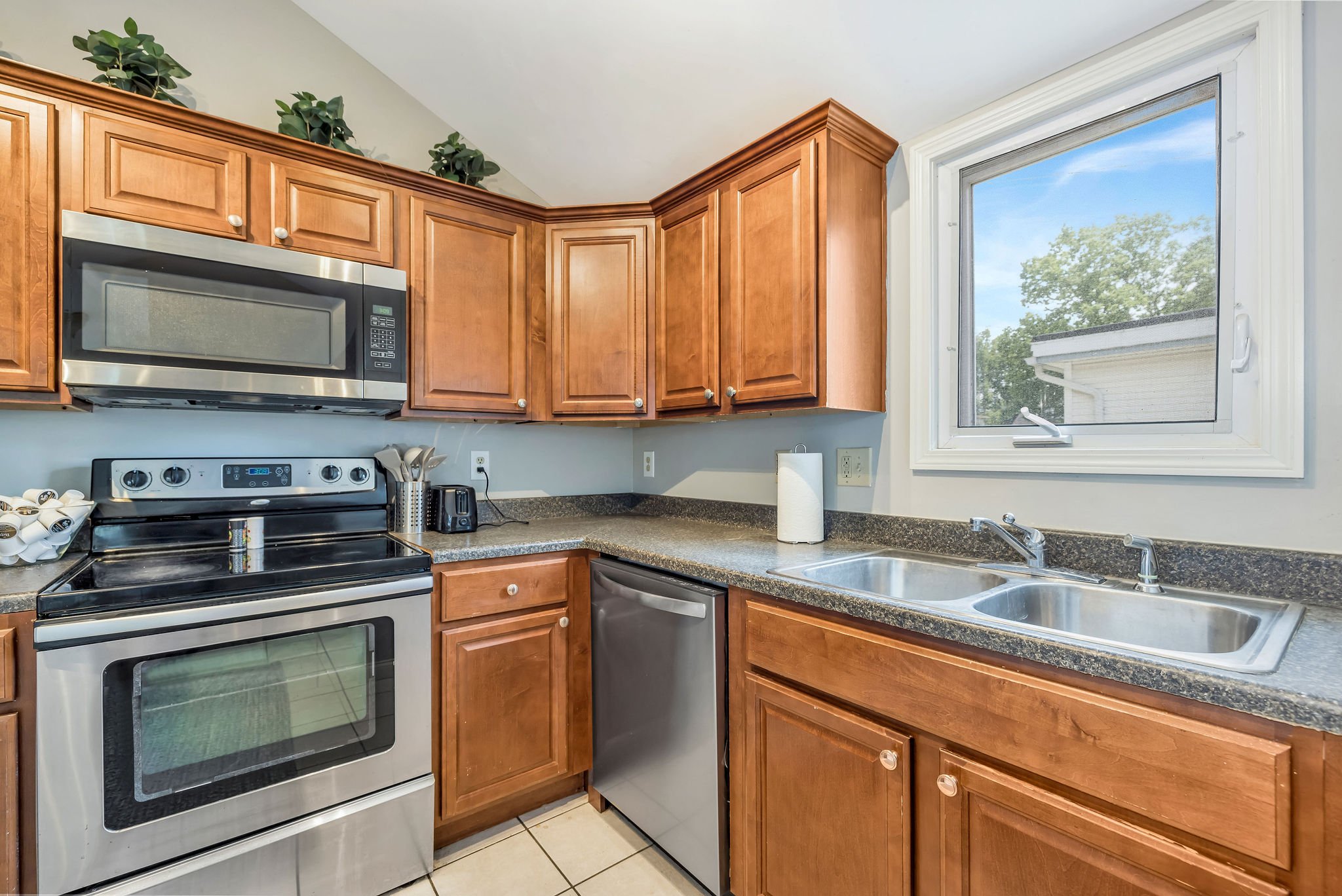 4a_113NElm Kitchen.JPG