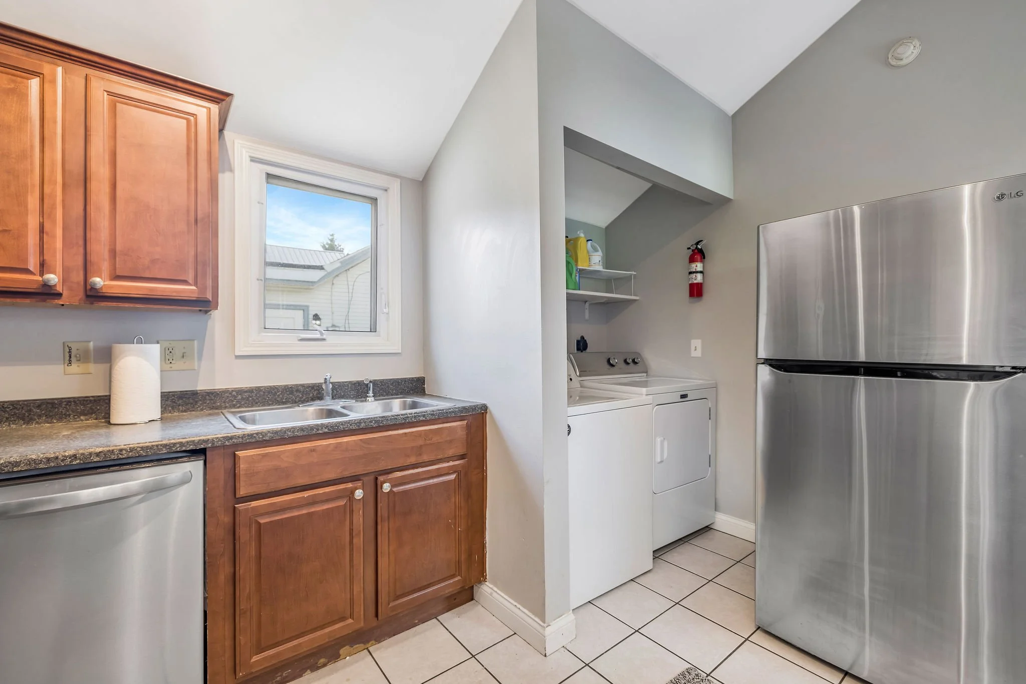 4b_113NElm Kitchen.JPG