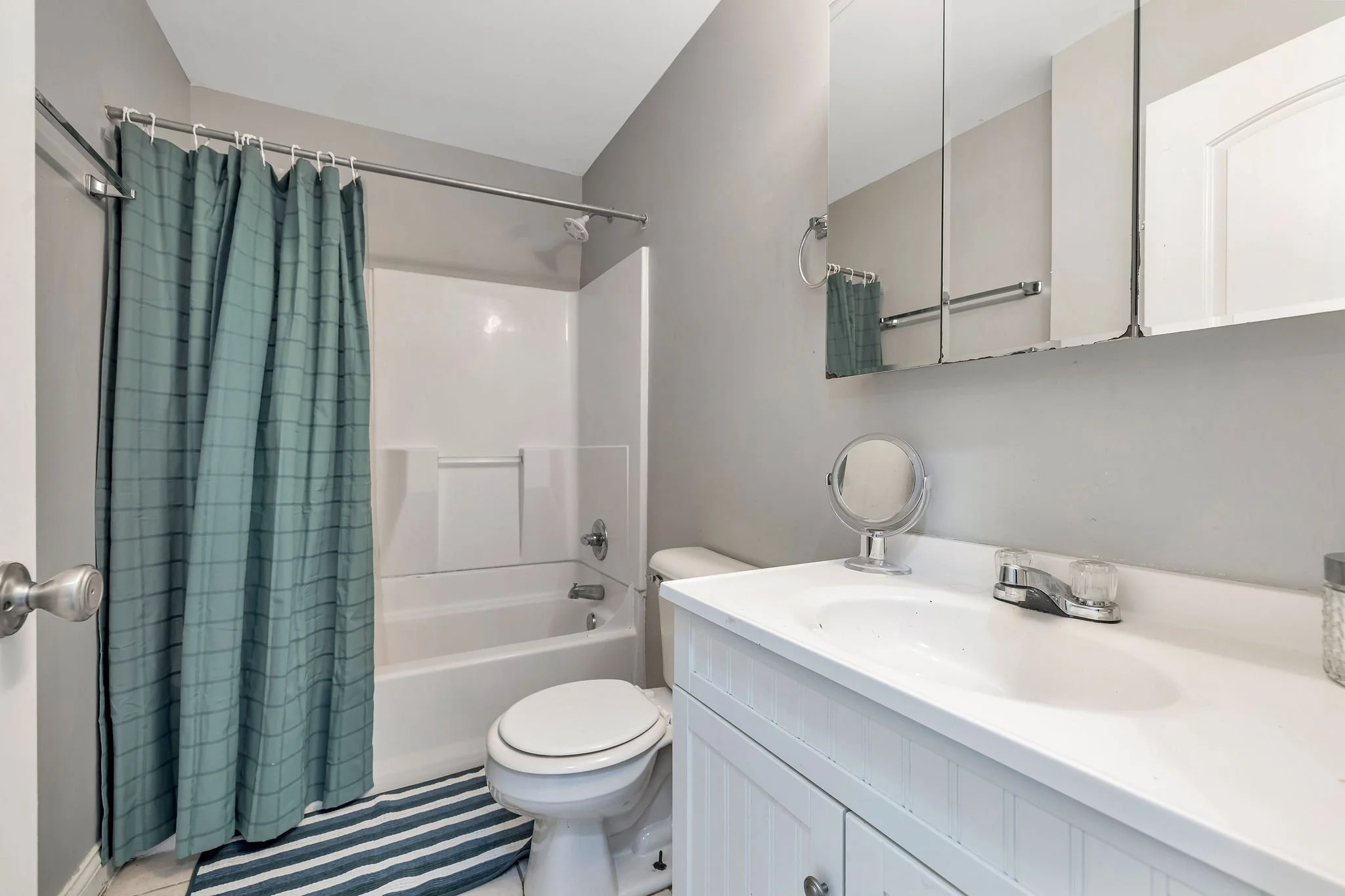 8_113 N Elm Bathroom.JPG
