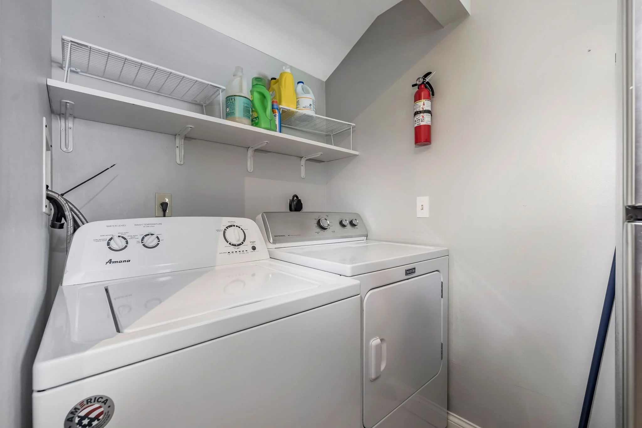 14_113 N Elm Laundry.JPG