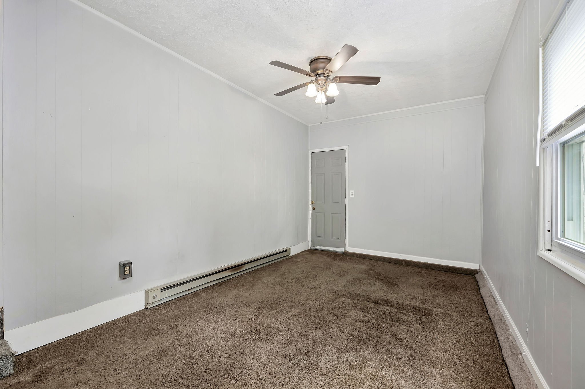 4a_113WCollinsBedroom.jpg