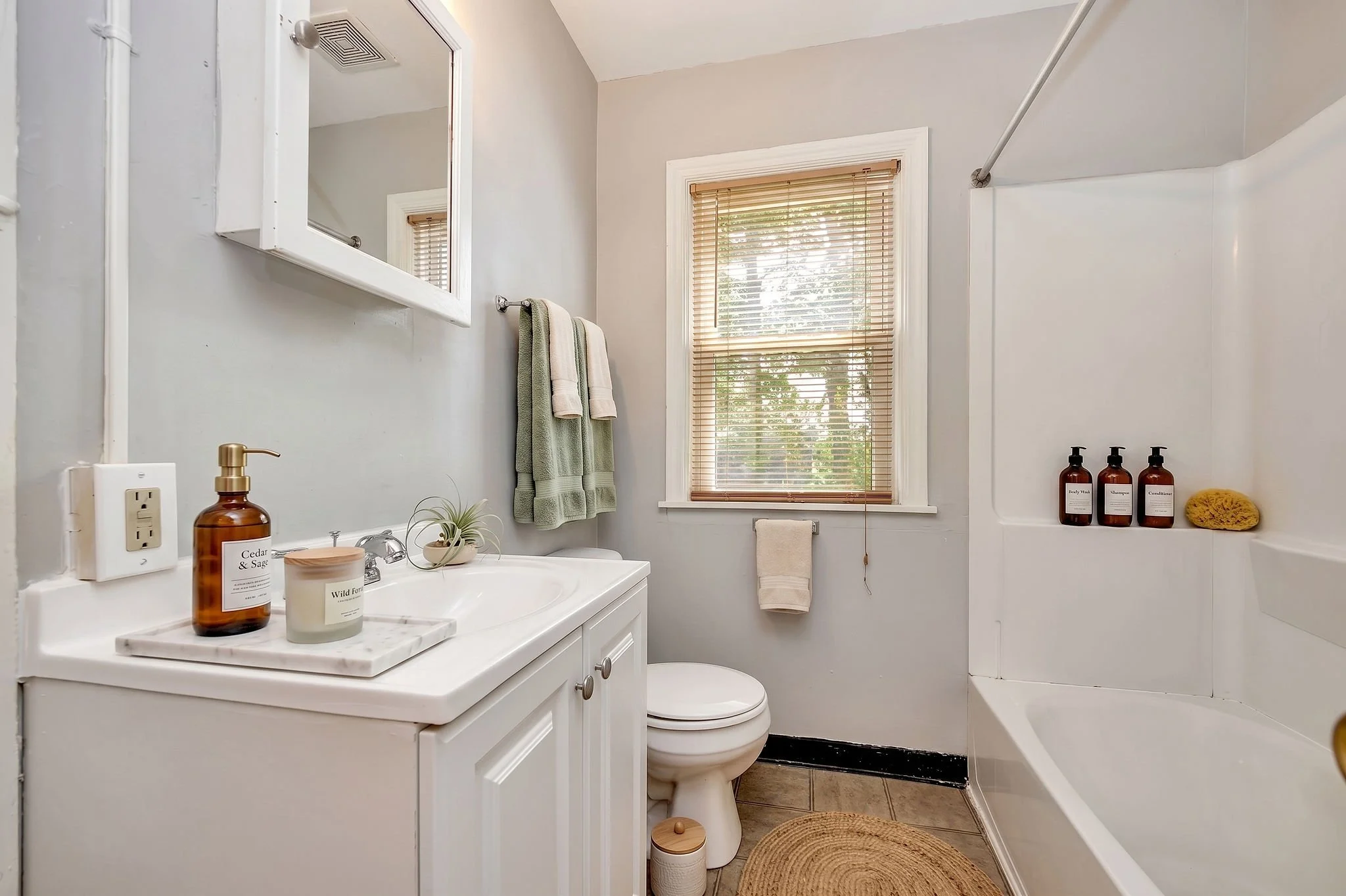 5_113 W collins Bathroom.jpg