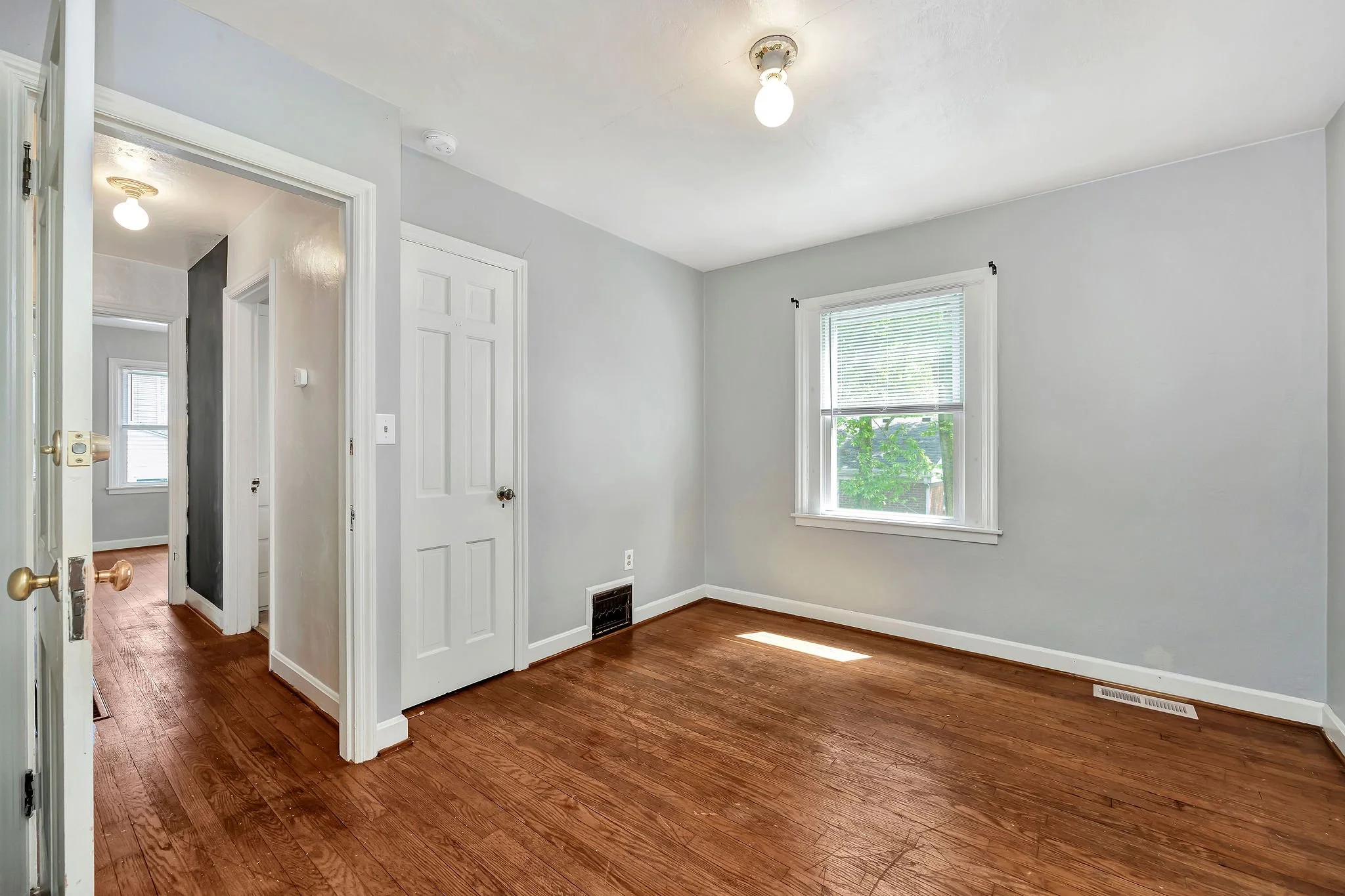 6a_113WCollinsBedroom.jpg