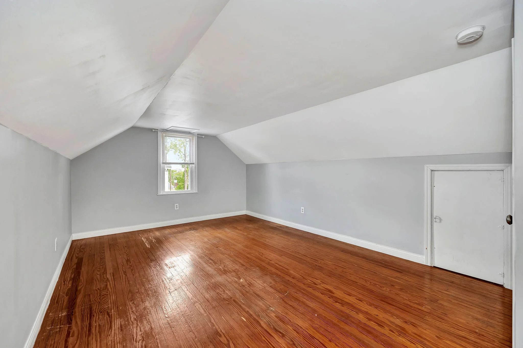 10a_113WCollinsBedroom.jpg