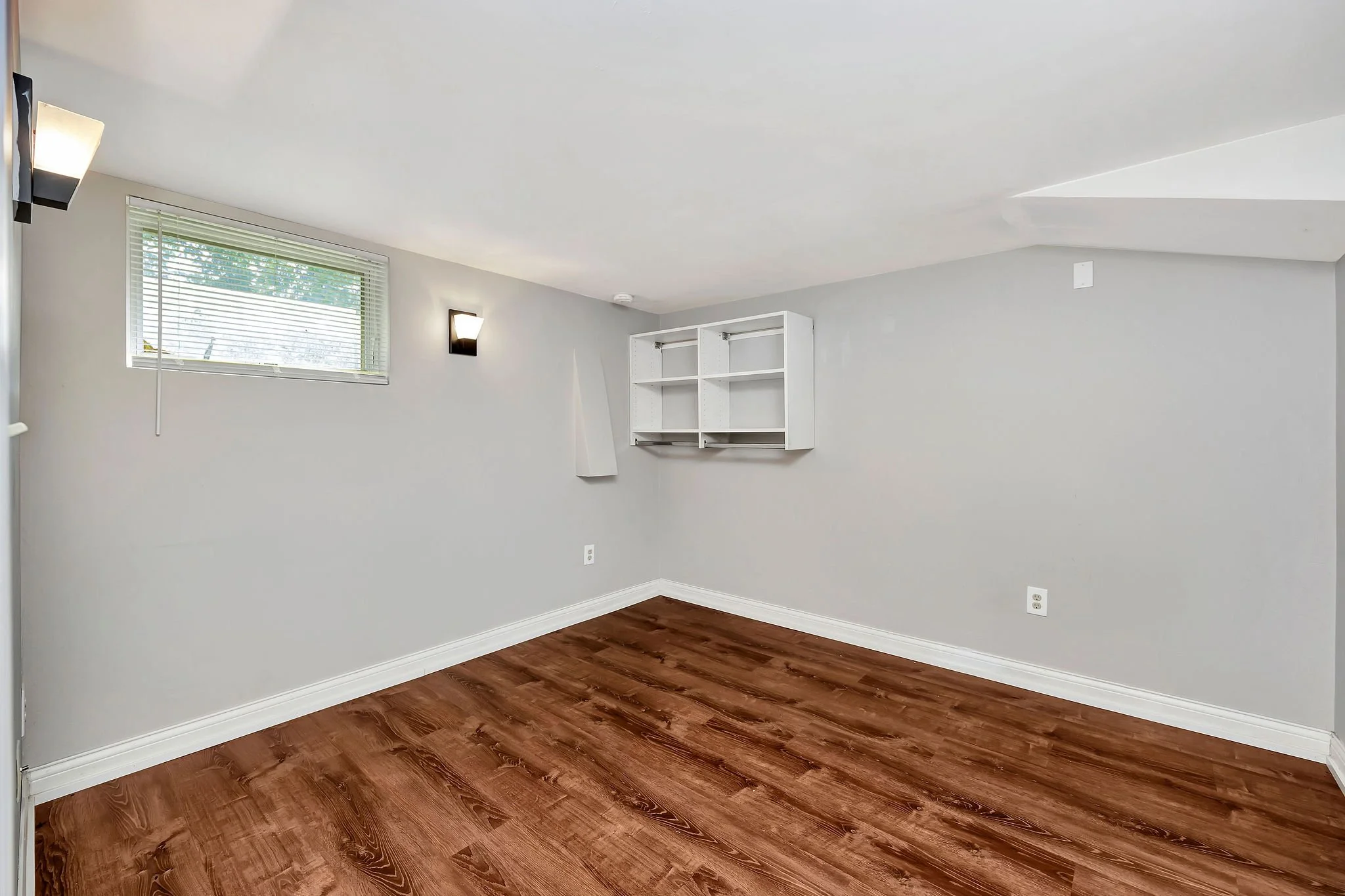 11a_113WCollinsBedroom.jpg