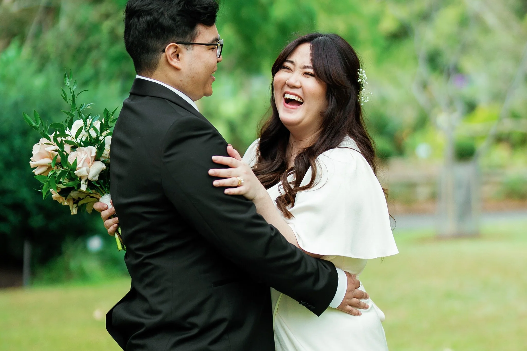 Emotional First Look Wedding Moment at Botanic Garden of Sydney by Hunter Valley Wedding Photographer