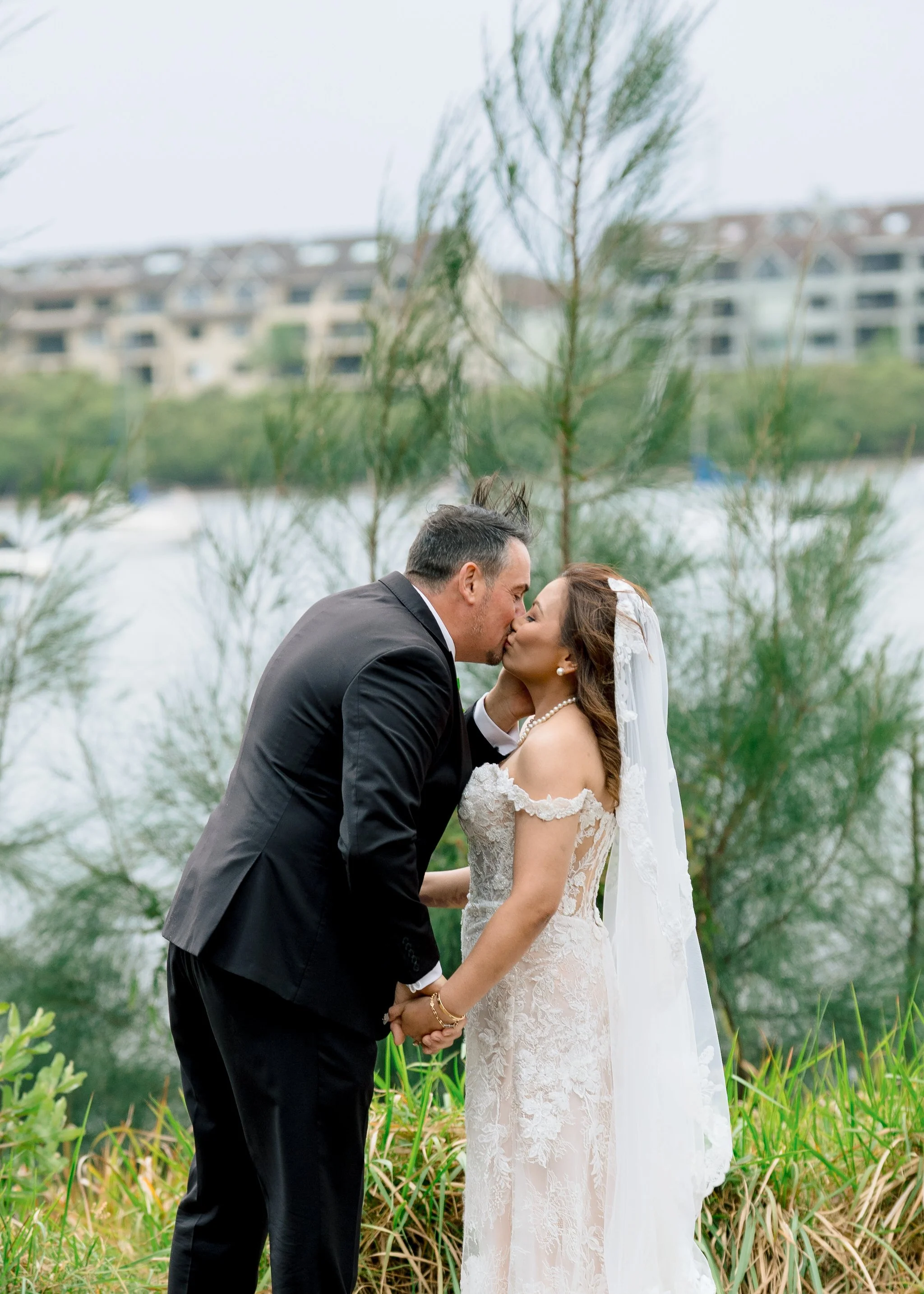 Romantic wedding kiss at Angelo’s Cabarita