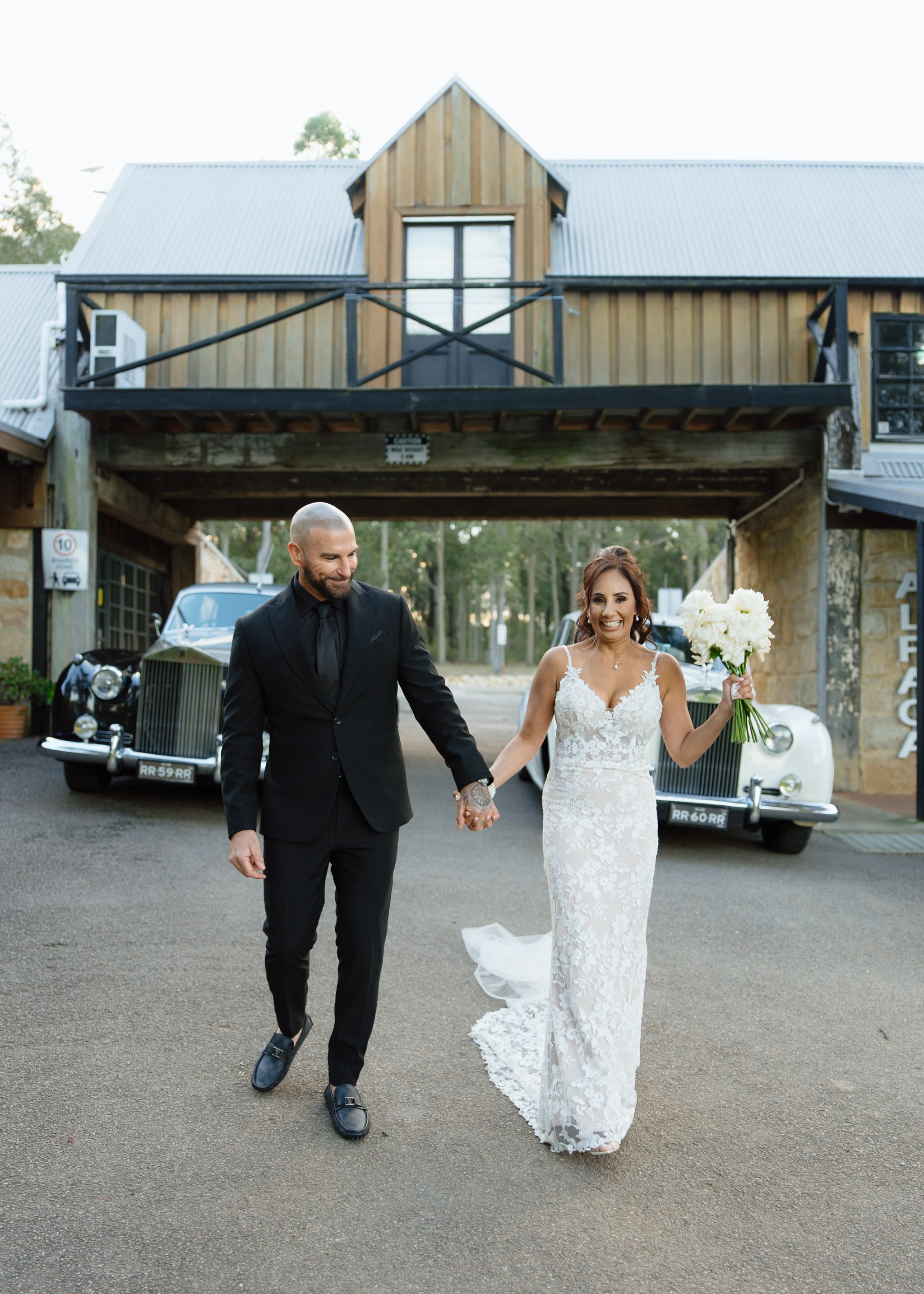 peppers-creek-wedding-walkway-portrait