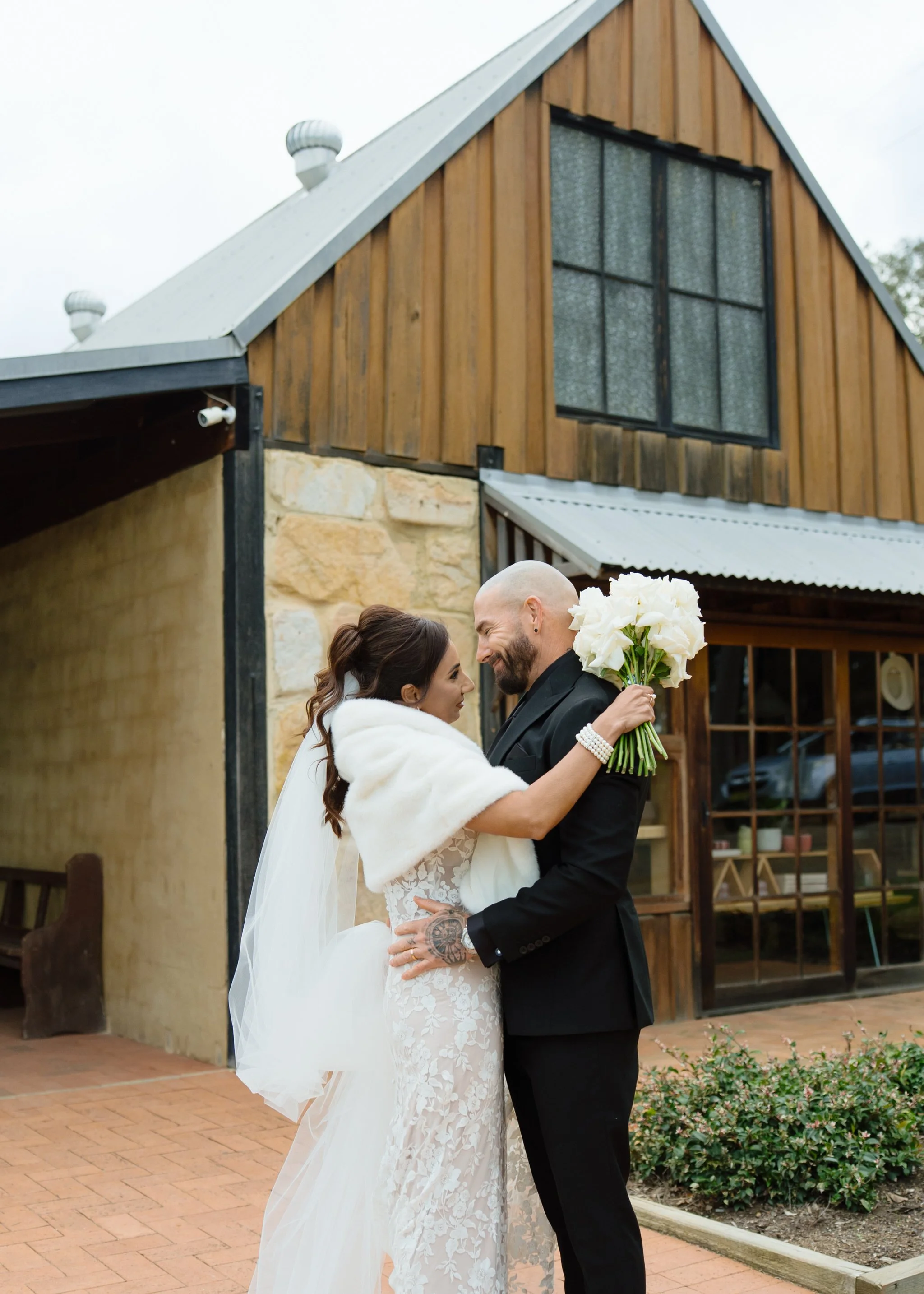 peppers-creek-barrel-room-couple-portrait