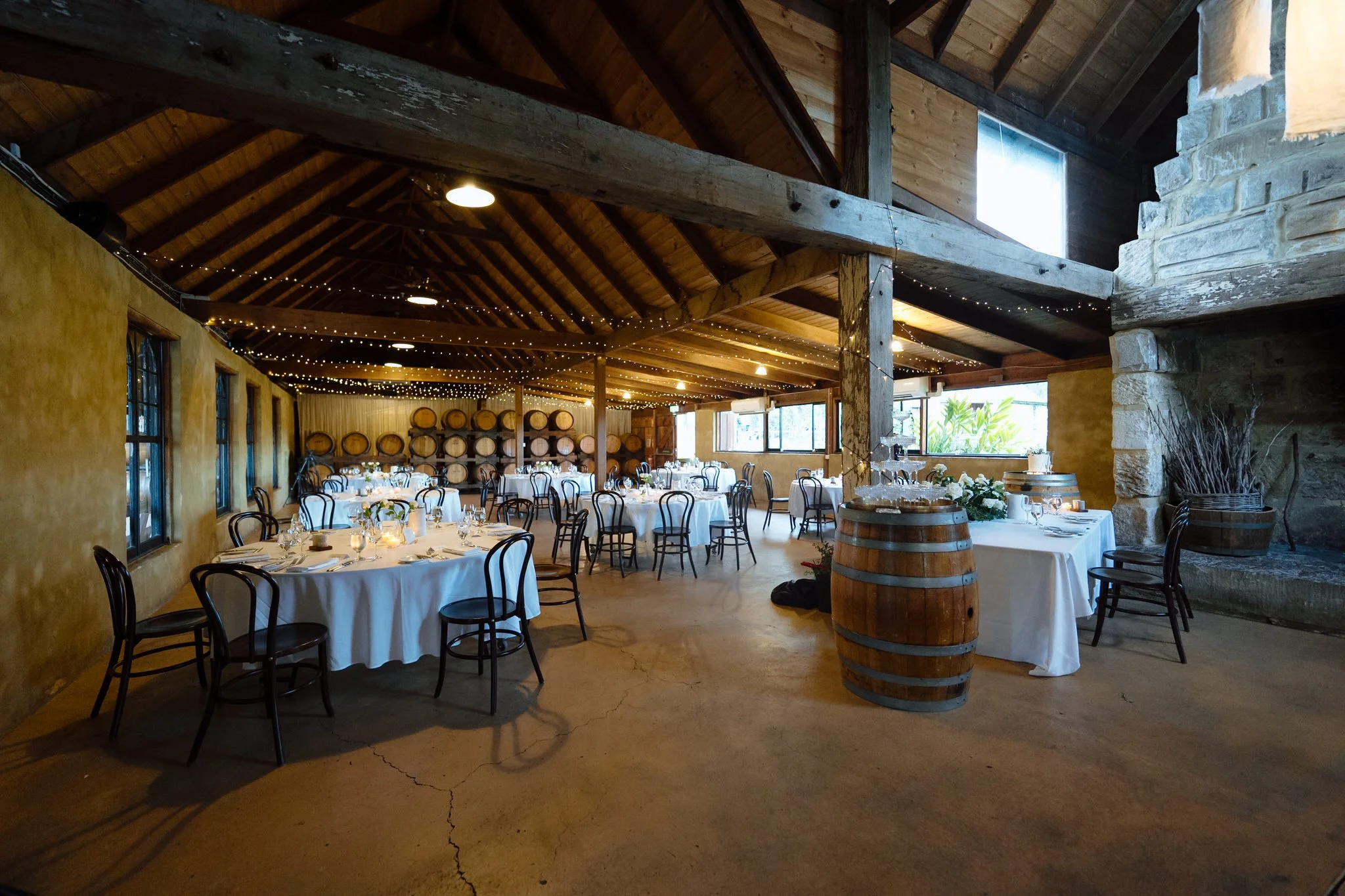 peppers-creek-barrel-room-reception-setup